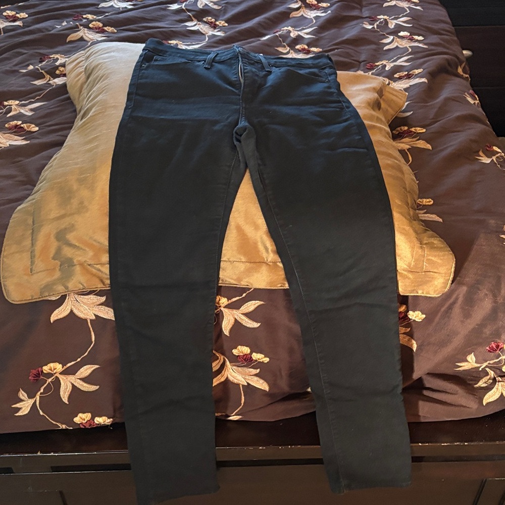 Levi's Women's Dark Black Skinny Jeans